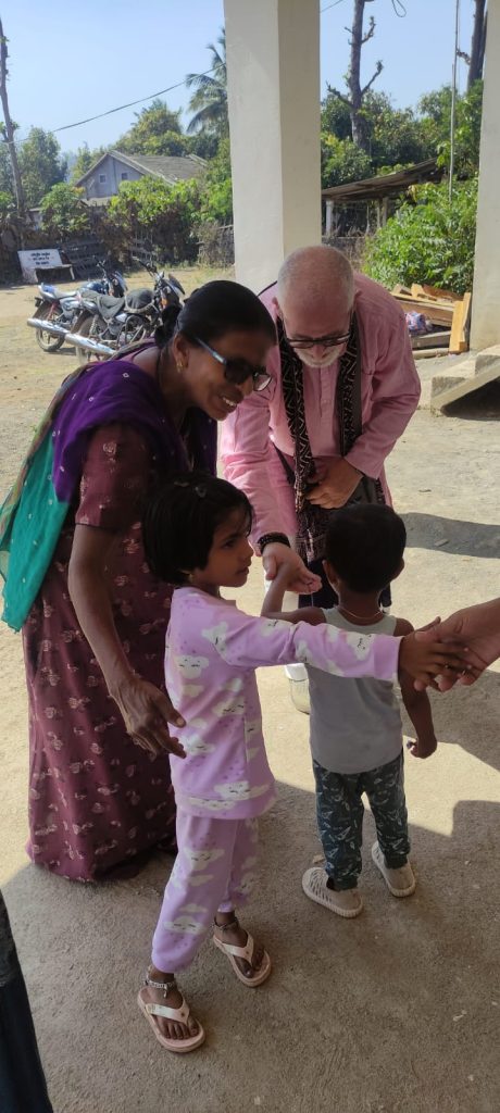 De vuelta a la India! Xabier y Marian continúan su labor de ayuda solidaria
